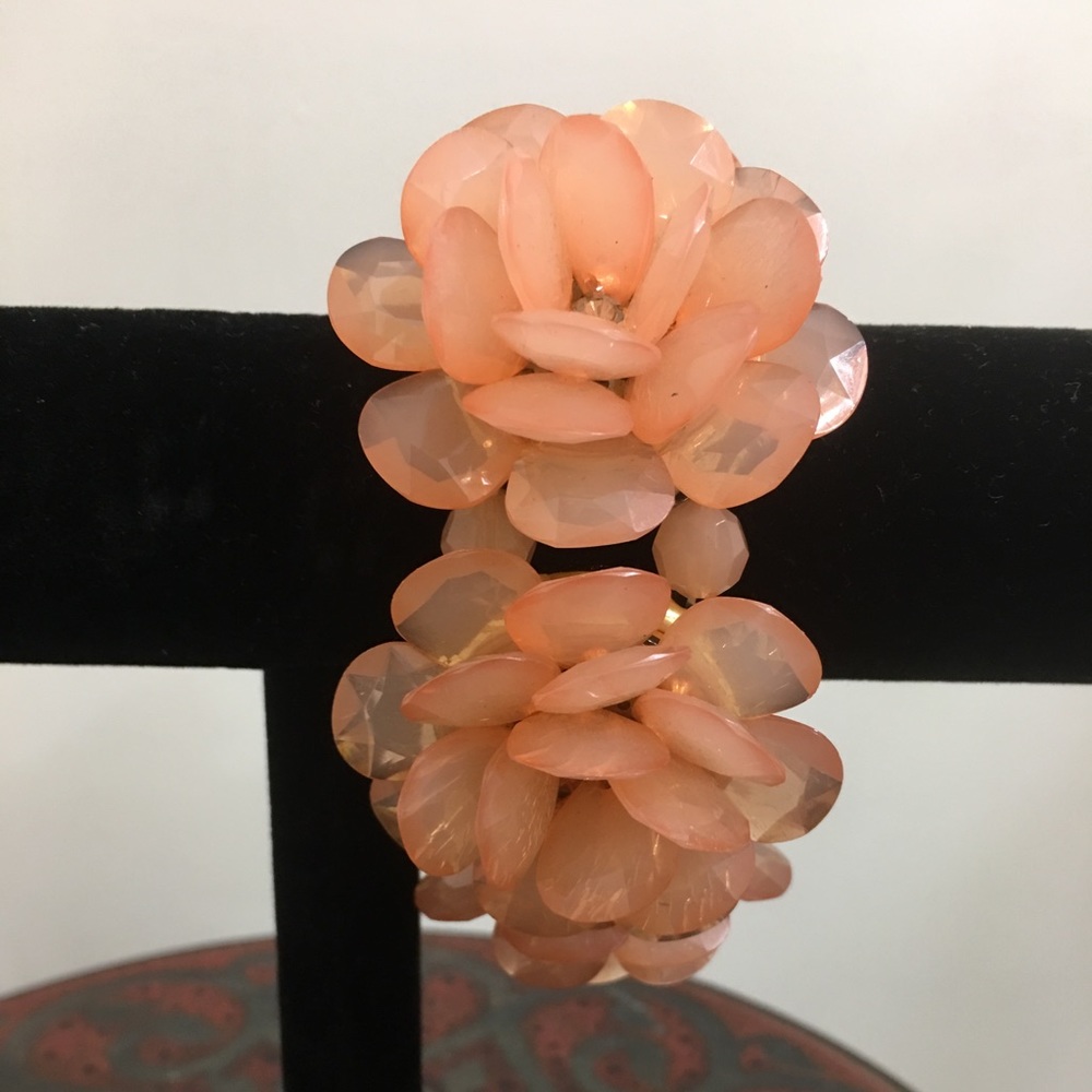 🖤Woman’s Peach Flower Bracelet🖤